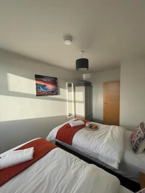 Spectacular 2 Bedroom Balcony Sea View Flat Скарборо Экстерьер фото